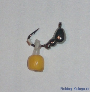 Народная мормышка вольфрамовая Муравей с ушком d3 цвет черный никель с подвесом Шар "Облепиха"